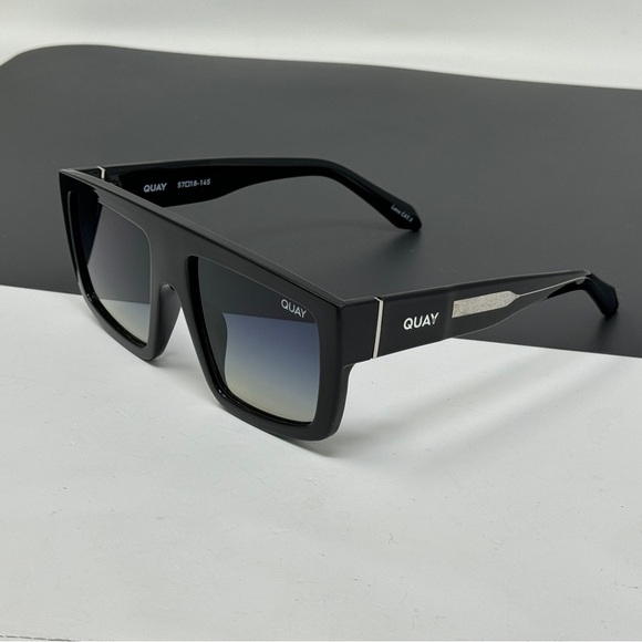 Quay australia GET IN LINE Black flat top shield sunglasses - Picture 2 of 12